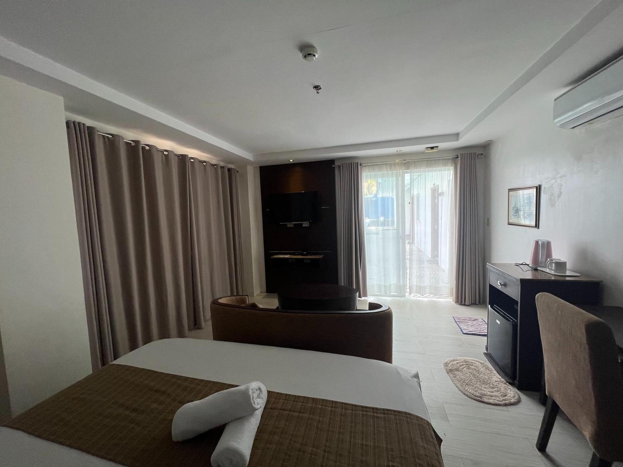 Subiza Beach Resort Olongapo Exterior foto